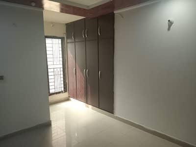 10 MARLA BEAUTIFUL UPPER PORTION FOR RENT