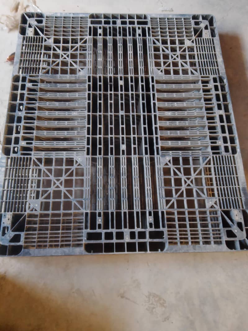 plastic pallets 1
