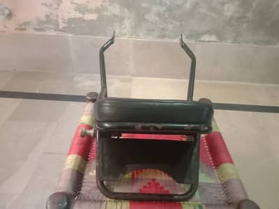 Suzuki GS 150 take seat