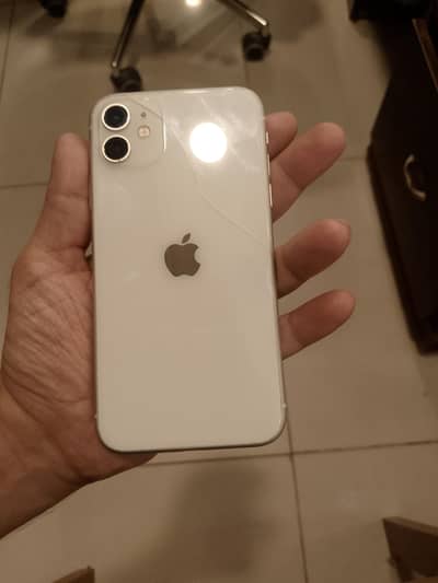 iphone 11 white Lush charging i-c issue (exchange possible)