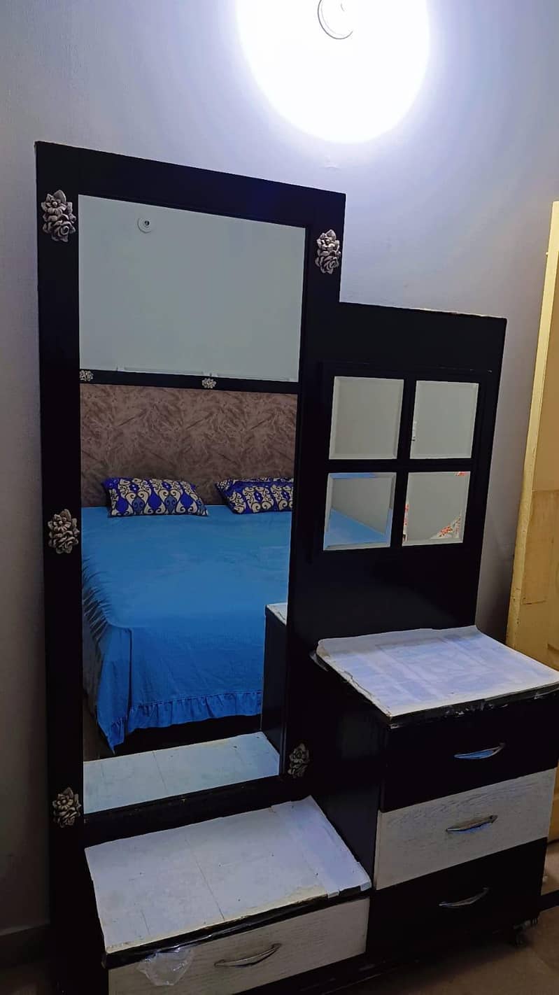 Bed with dressing table 1