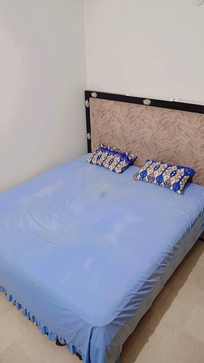 Bed with dressing table 2