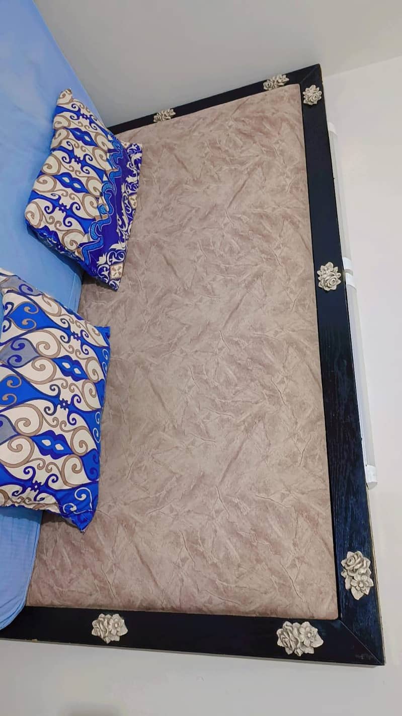 Bed with dressing table 3