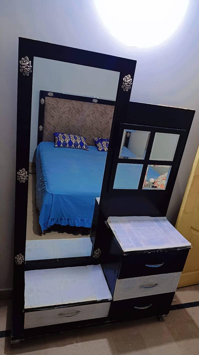 Bed with dressing table 5