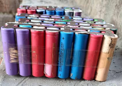 12v-25AH 18650 Lithium ion cells battery Like New and 10 by 10.
