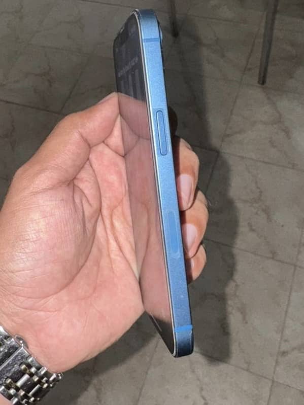 Apple iPhone 13 1