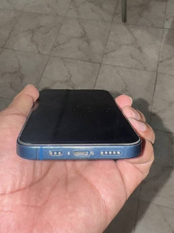 Apple iPhone 13 4