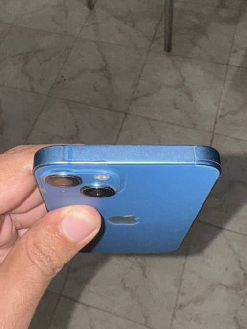 Apple iPhone 13 5