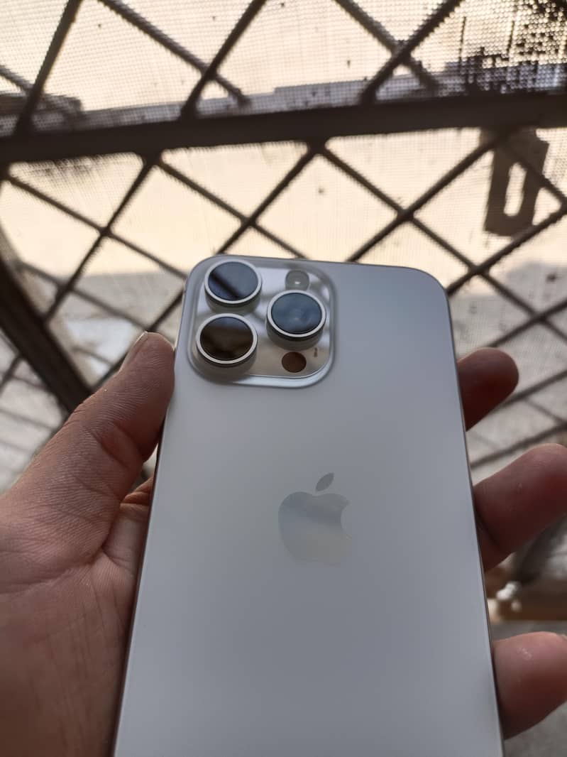 iphone 15 pro max 1