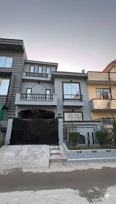 Good Location 5 Marla House Available For Sale .