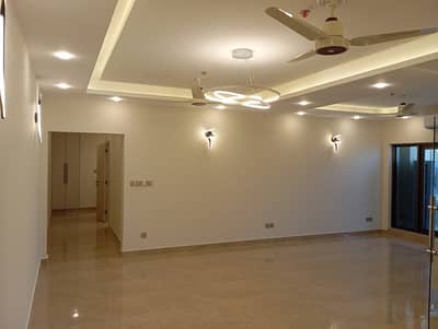 GULBERG GREEN 2 BEAD ROOM APARTMENT AVAILABLE FOR RENT