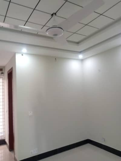 GULBERG RESIDENCIA 10 MARLA UPPER FLOOR FOR RENT