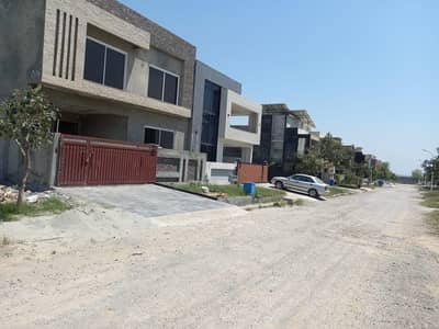 Prime Location - 5 Marla Plot for Sale in Block C, Gulberg Residencia