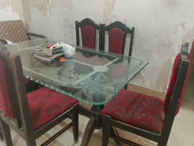 selling a pure wood 5 chair dining table