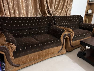 Seven-seater sofa set in good condition
