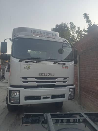 BRAND NEW ISUZU FVR90