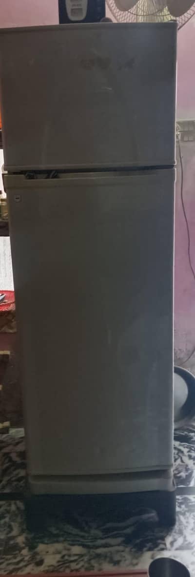 Dawlance fridge medium size very good working