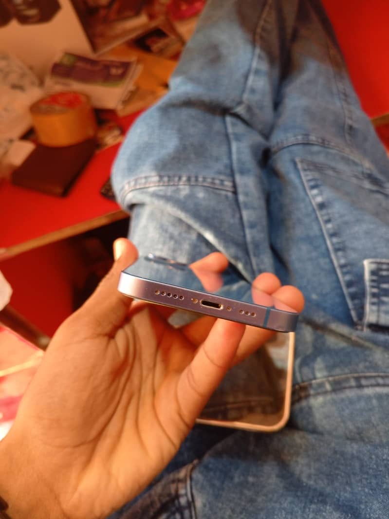 Iphone 13 4