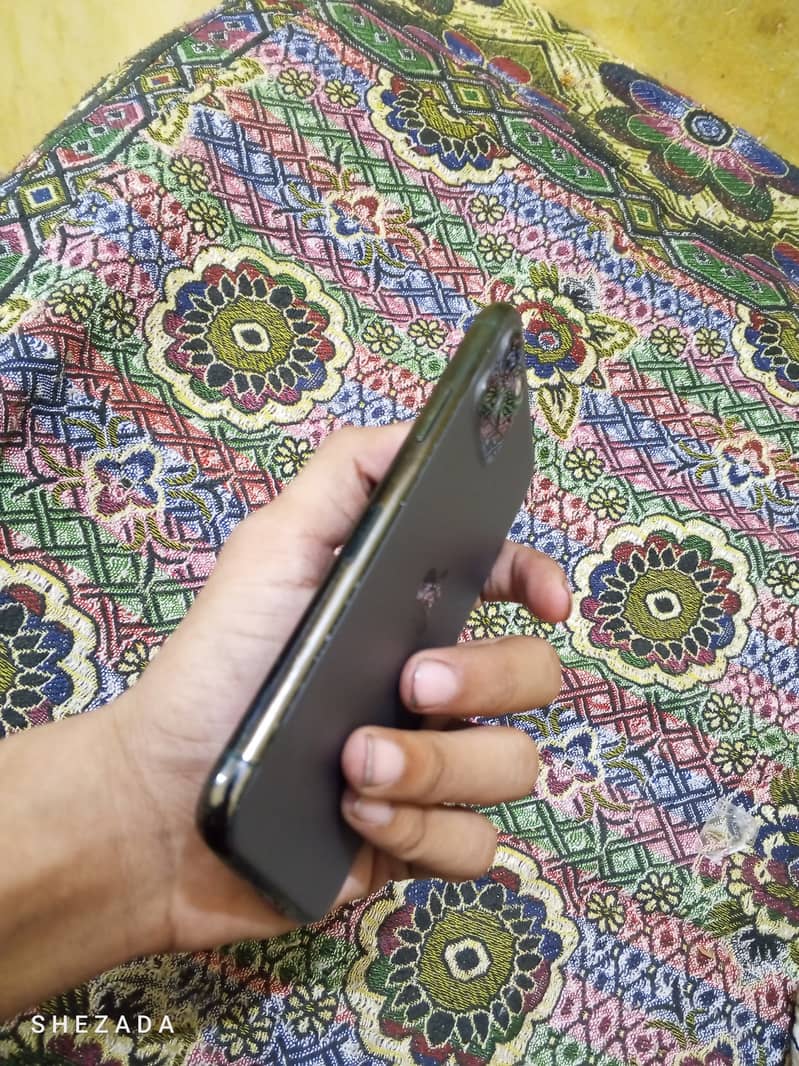 iPhone 11 PRO 4