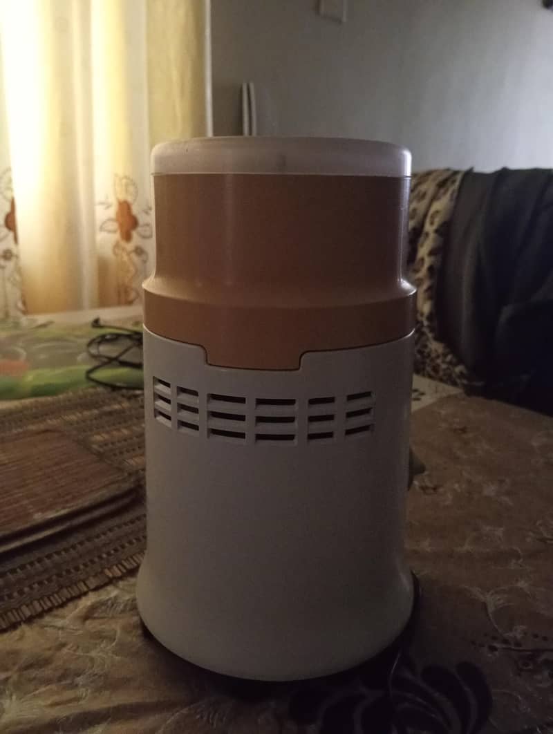 Braun ( Chopper } 2