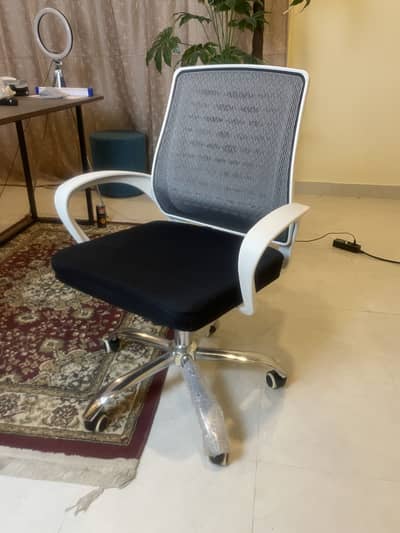 Office Chairs condition new