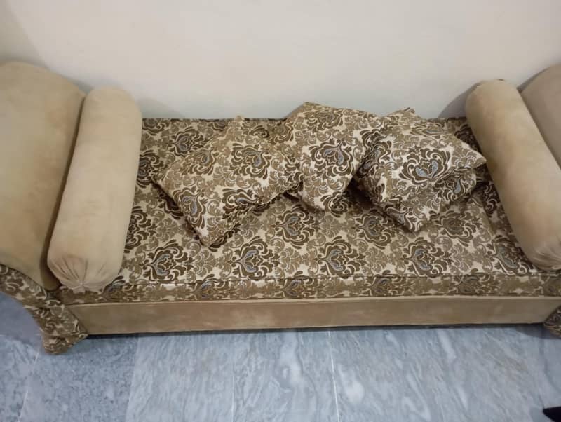 Couch 0