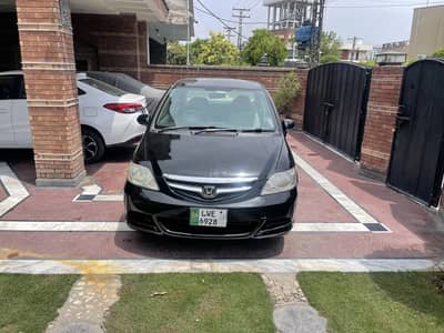 Honda city model 2006 auto orginal condition Apna name see in DHA