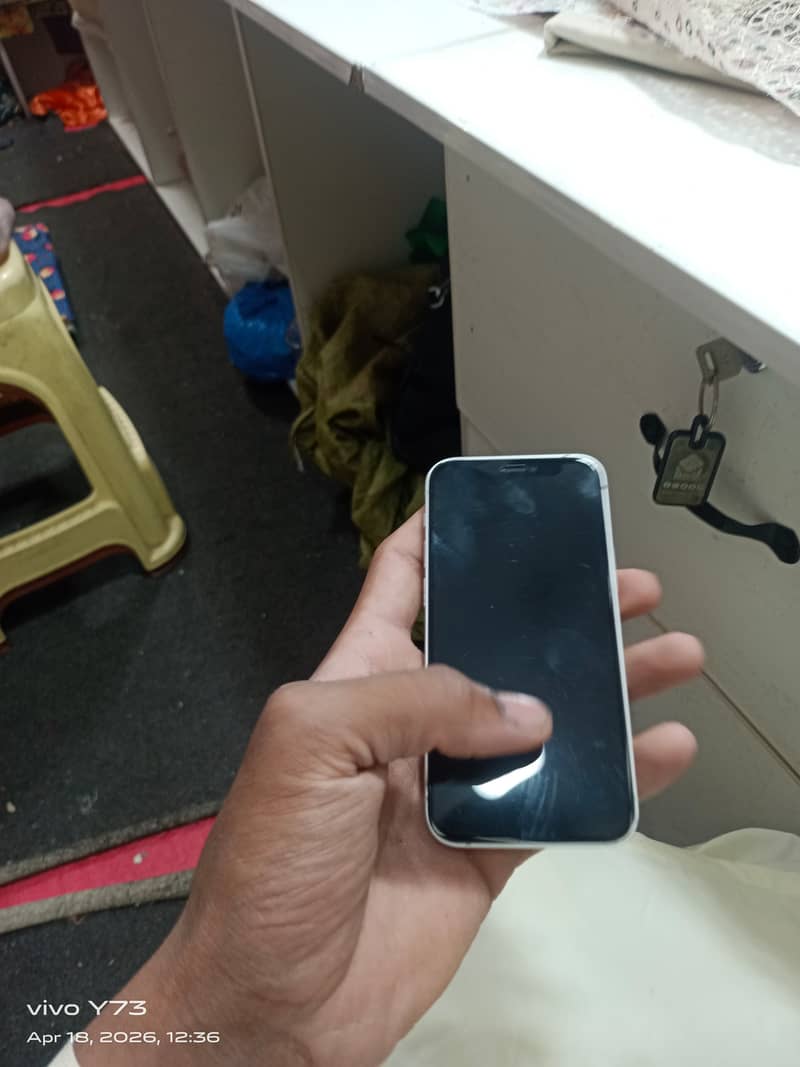 iPhone 12 mini 4