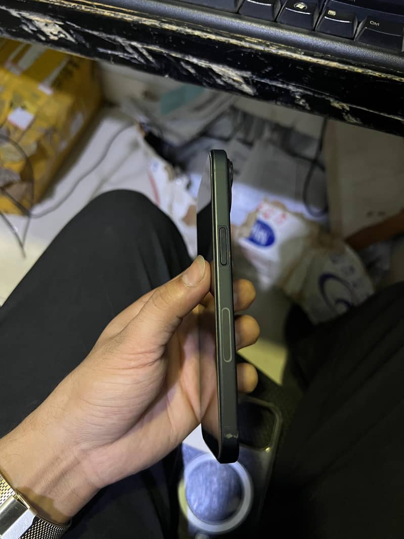 Iphone 15 Black 3