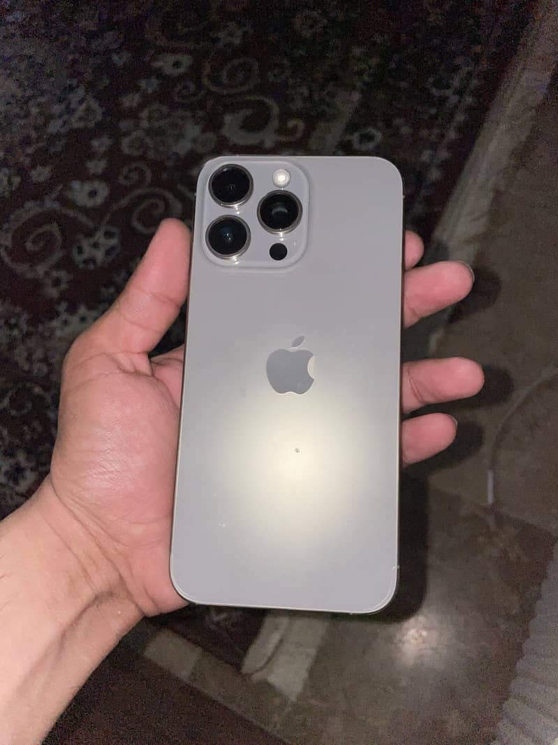 Iphone 15 Pro Max 4