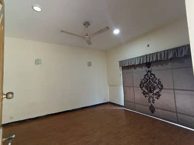 10 MARLA HOUSE FOR RENT IN DHA PHASE 4
