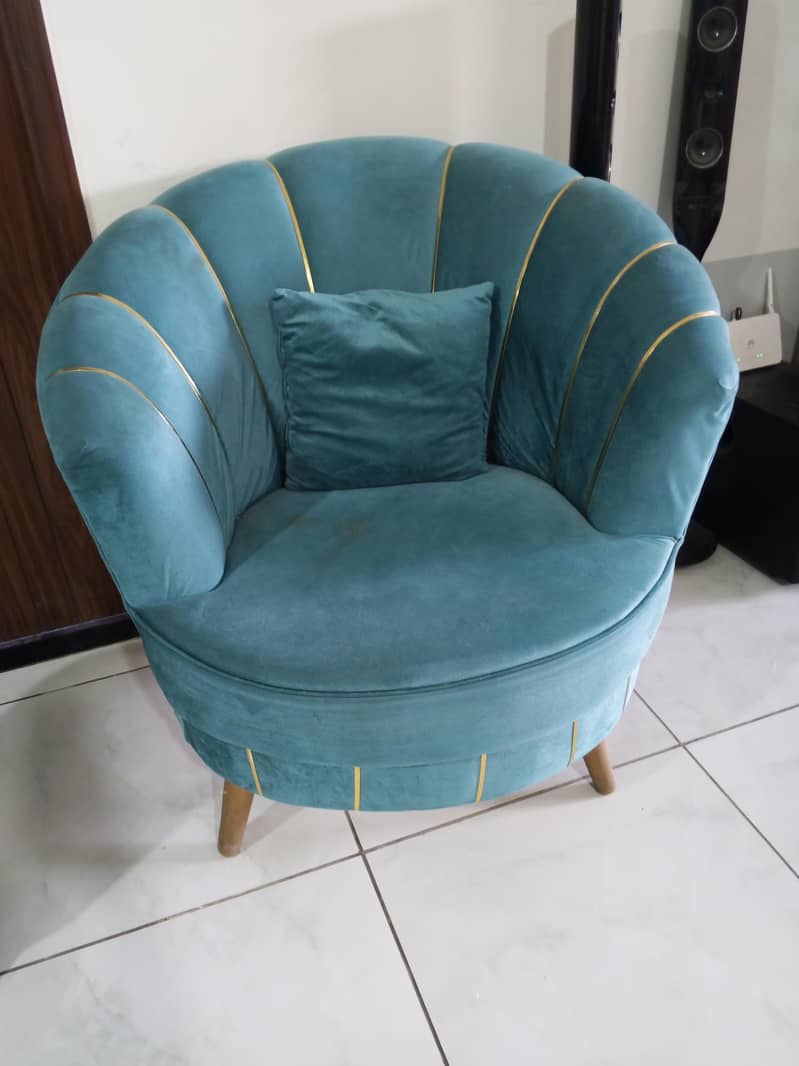sofas with table 0