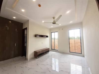 8 MARLA HOUSE FOR RENT IN DHA 9 TOWN