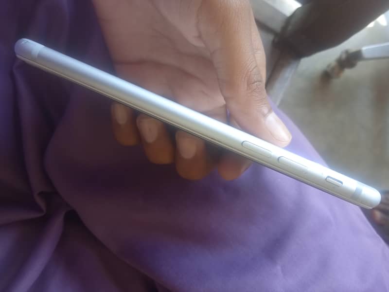 Apple iPhone 7 2