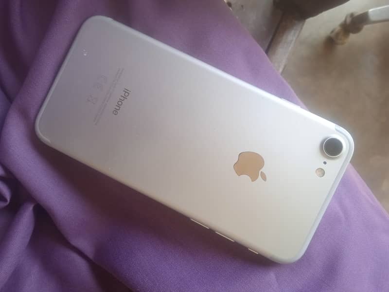 Apple iPhone 7 4