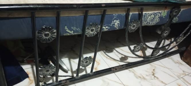 iron king size bed