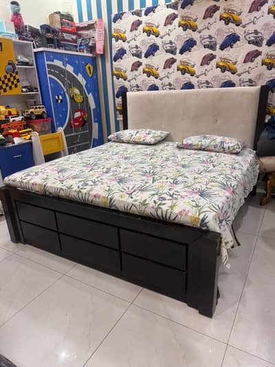 queen size double bed set with side tables & dressing table