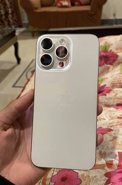 15 Pro Max 256 Gb | Factory Unlocked | Natural titanium | 87% Battery
