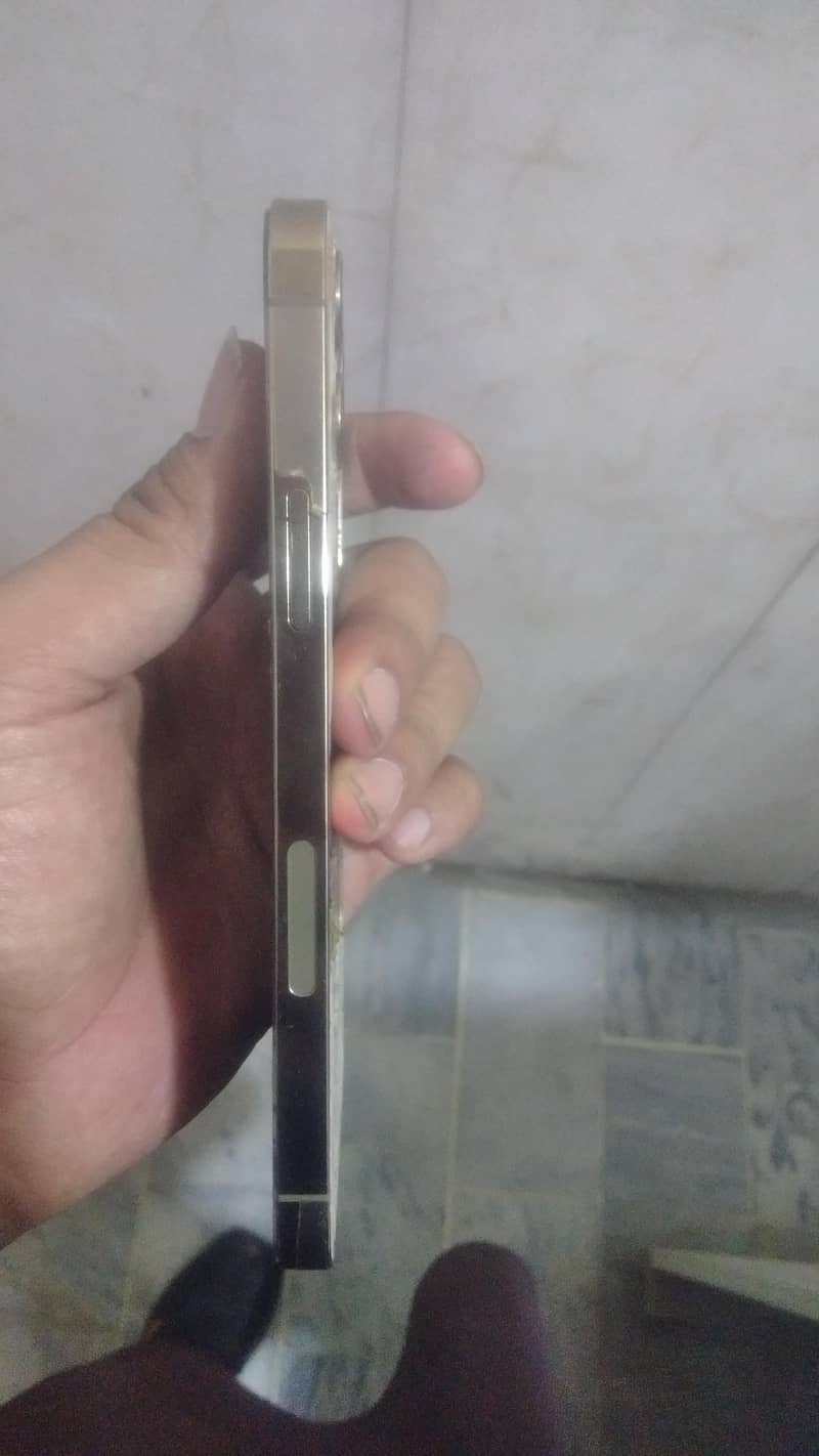 iphone 12 pro 4