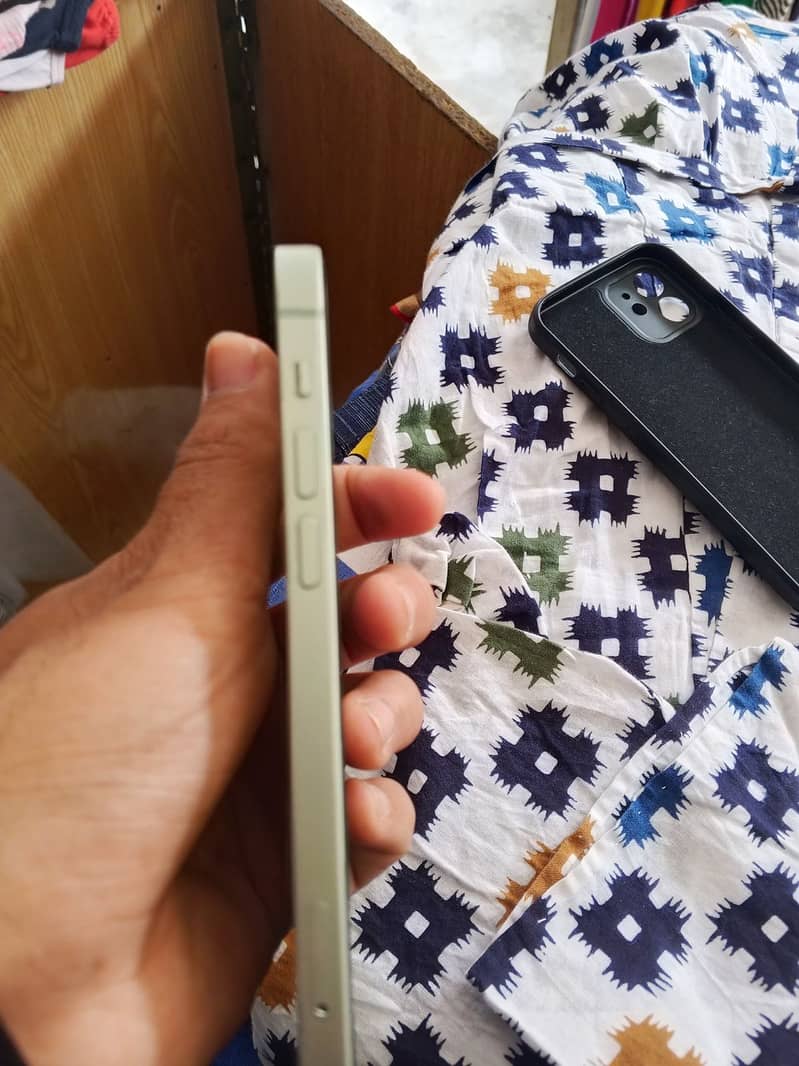 iPhone 12 3