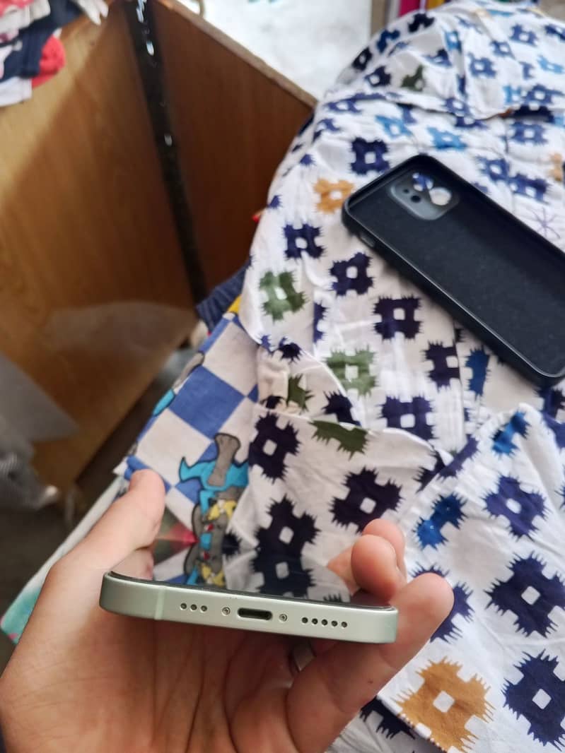 iPhone 12 5