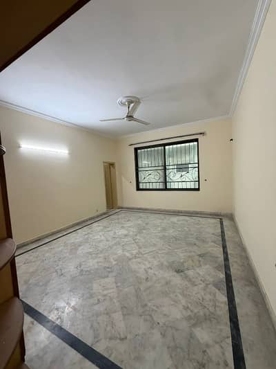 1 Kanal Outclass 3 Bed Upper Portion Is For Rent In Wapda Town Phase 1 D-2 Block