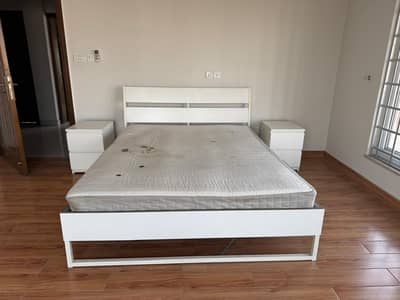 White Queen Bed Set with Side Tables – Minimal Modern Design