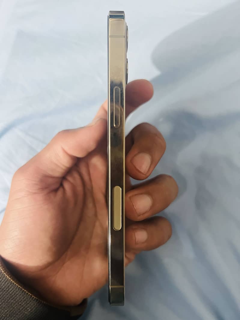 IPHONE 12 PRO 1