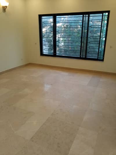 I-8 Markaz 1000 sqf office space available for rent