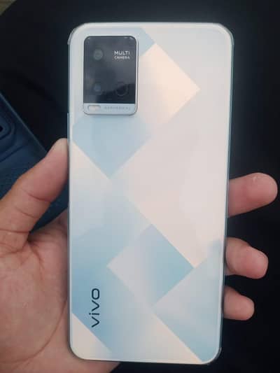 Vivo y21 4 64 With Box & Charger