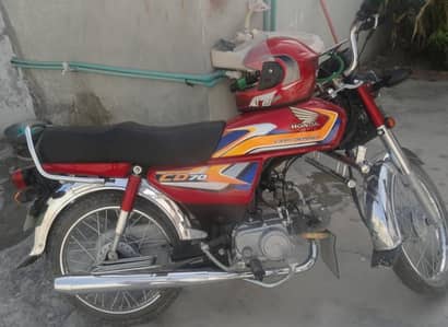 HONDA CD70 MOTOR CYCLE RED COLOUR