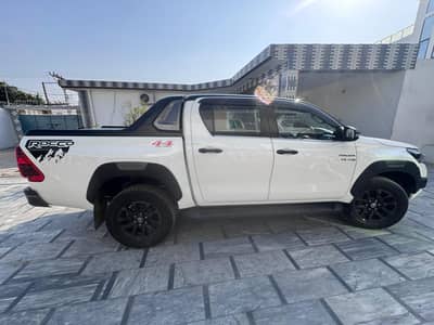 Hilux Revo Rocco 2023
