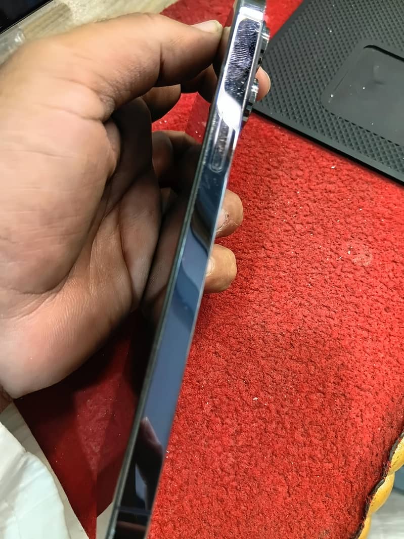 14 pro Max 4