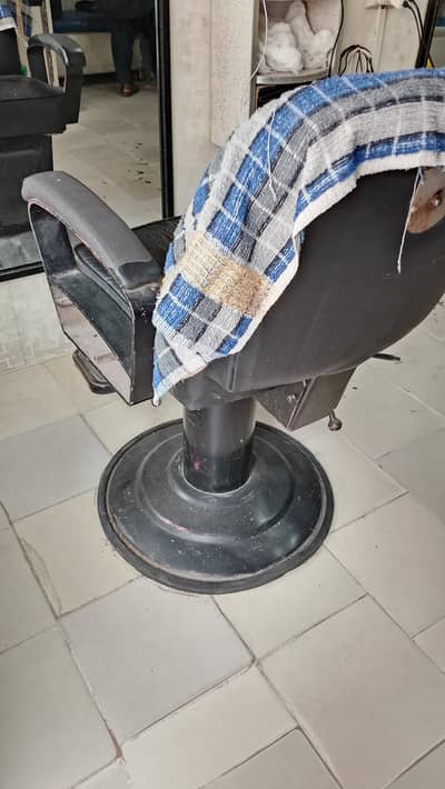 2 Saloon Chairs